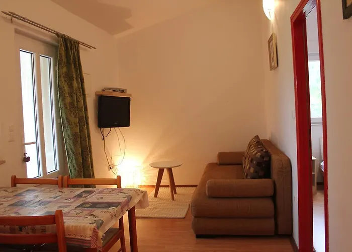 아파트 Nikolina 포세다르예