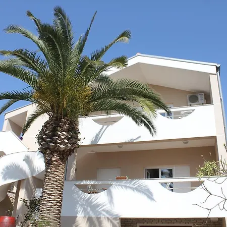 Nikolina Apartment